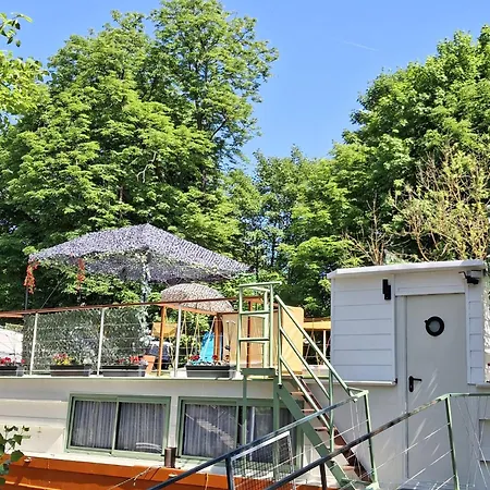 Independant Avec Terrasse Sur Peniche Daire *
