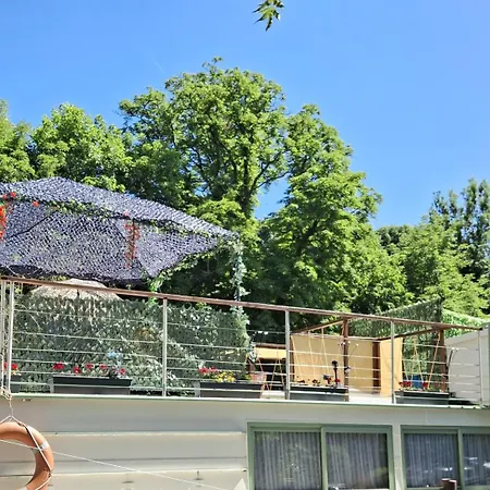 Daire Independant Avec Terrasse Sur Peniche *